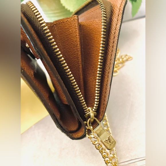 Louis Vuitton Monogram Compact Zip Wallet 2007 - Picture 14 of 16